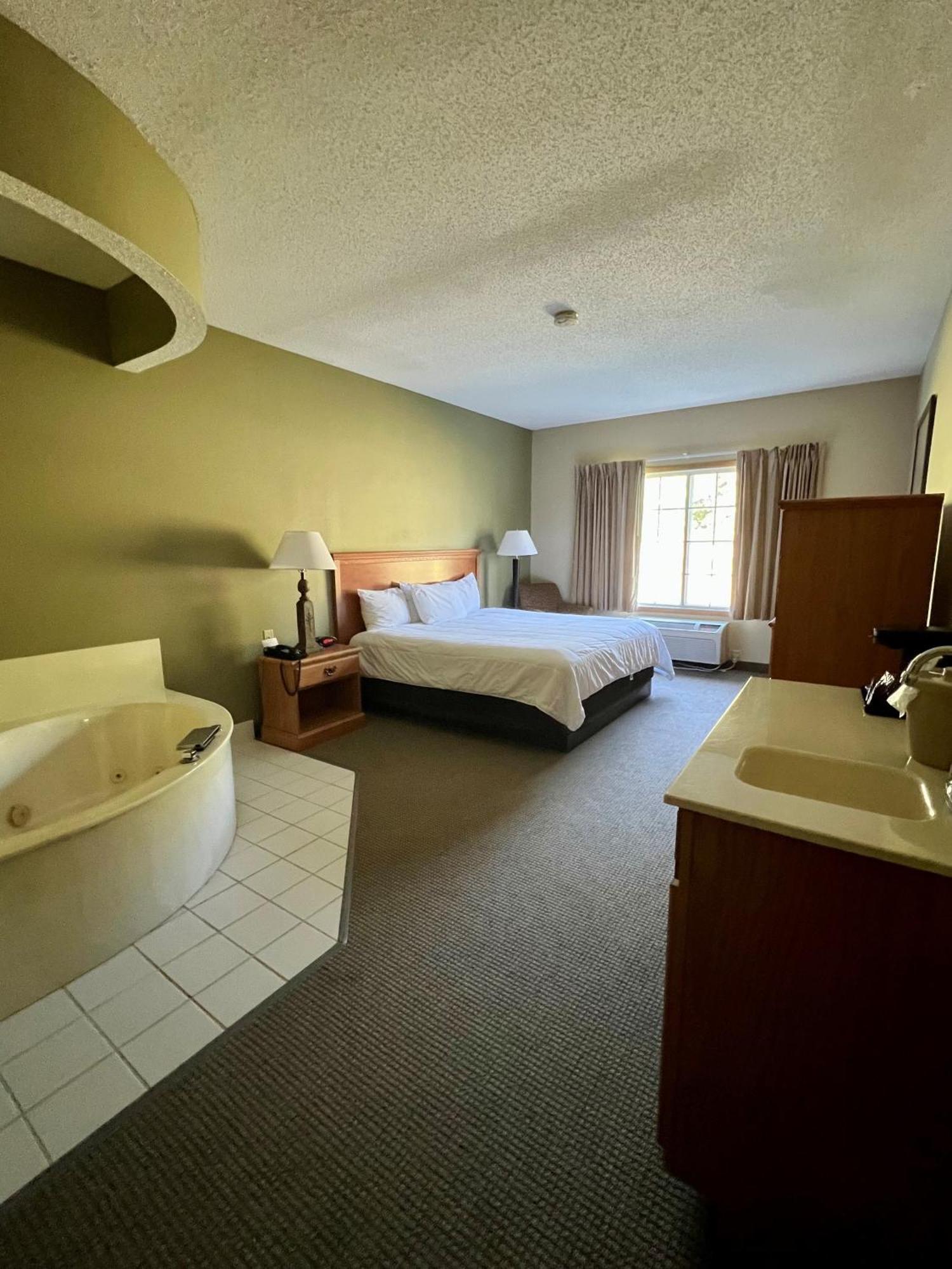 Country Inn Walker ภายนอก รูปภาพ
